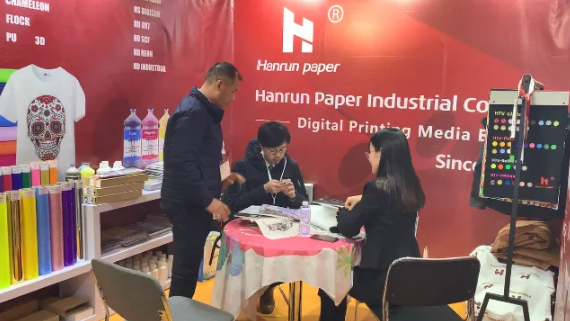 ShanghaiTex - 中国繊維産業の華やかなショー